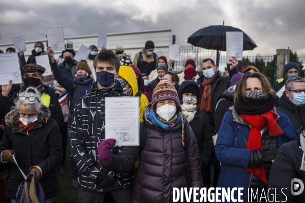 Rassemblement sur le triangle de gonesse contre la betonisation.