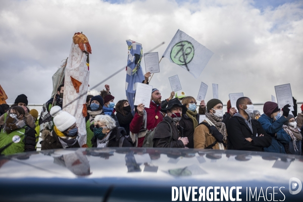 Rassemblement sur le triangle de gonesse contre la betonisation.