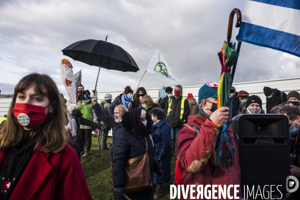 Rassemblement sur le triangle de gonesse contre la betonisation.