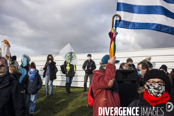 Rassemblement sur le triangle de gonesse contre la betonisation.