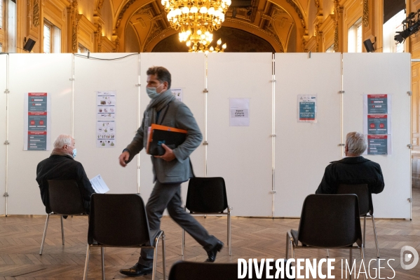 Vaccinations à la mairie du XIII eme