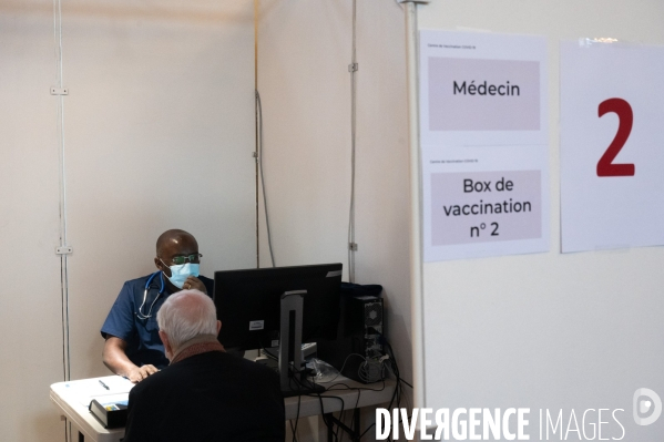 Vaccinations à la mairie du XIII eme