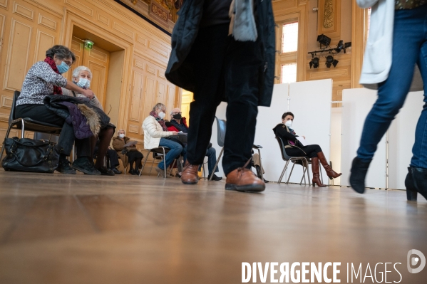 Vaccinations à la mairie du XIII eme