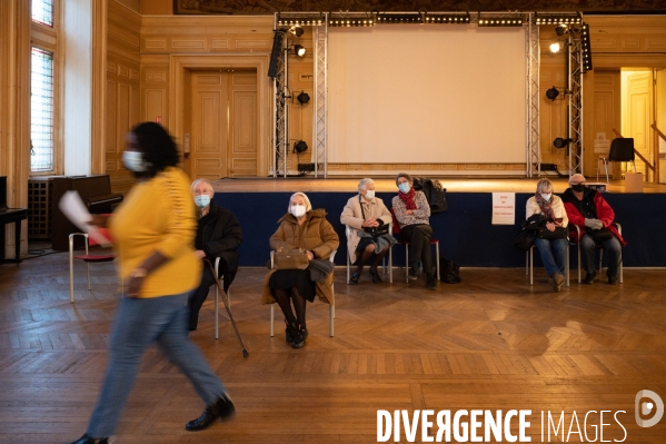 Vaccinations à la mairie du XIII eme