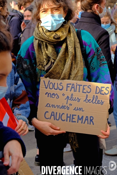 Manifestation des étudiants pour le retour des cours en présentiel