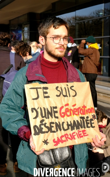 Manifestation des étudiants pour le retour des cours en présentiel