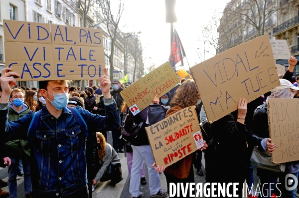 Manifestation des étudiants pour le retour des cours en présentiel