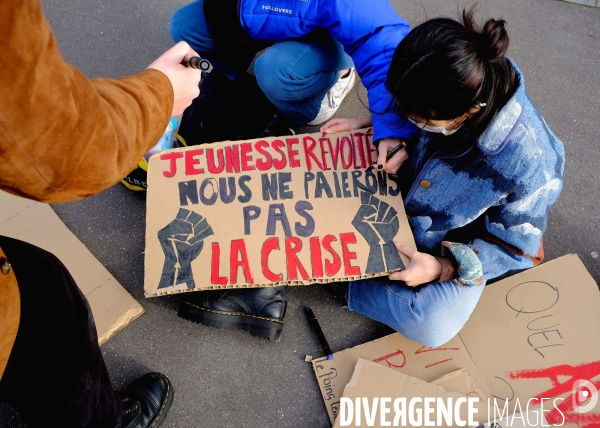 Manifestation des étudiants pour le retour des cours en présentiel