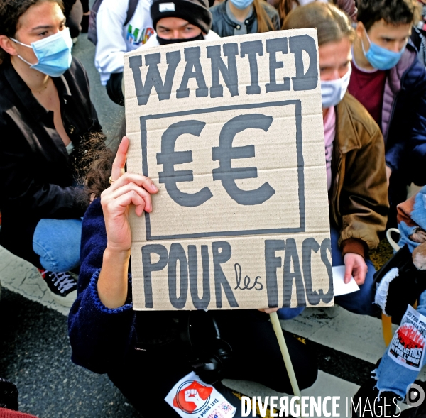 Manifestation des étudiants pour le retour des cours en présentiel