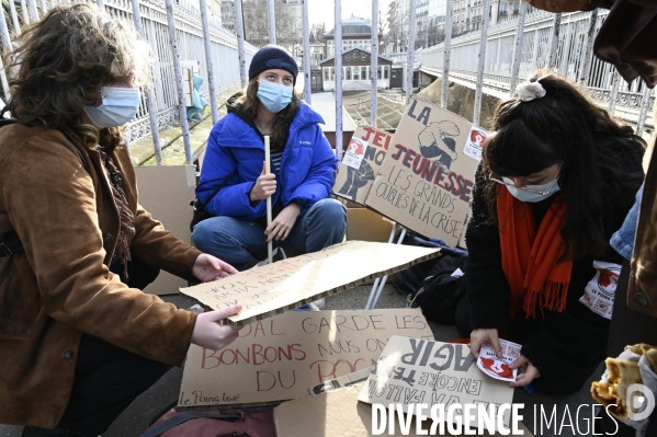 Manifestation des étudiants à Paris. Contre la précarité étudiante et pour la réouverture des universités.