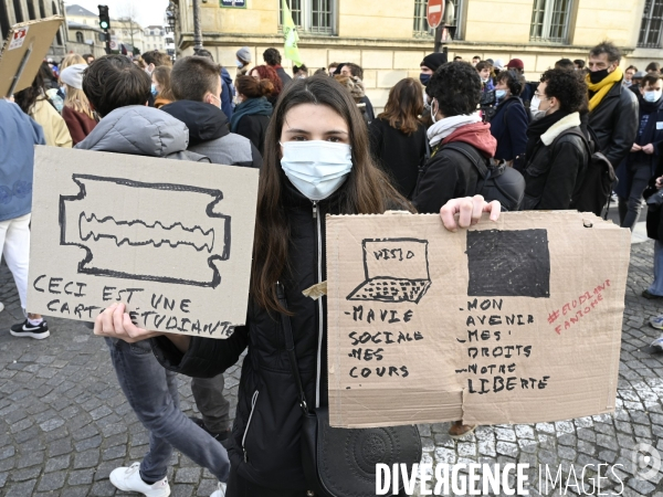 Manifestation des étudiants à Paris. Contre la précarité étudiante et pour la réouverture des universités.