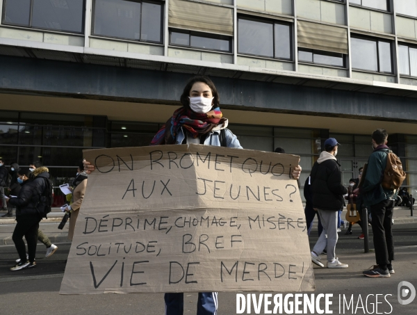 Manifestation des étudiants à Paris. Contre la précarité étudiante et pour la réouverture des universités.