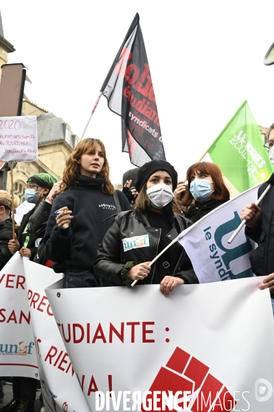 Manifestation des étudiants à Paris. Contre la précarité étudiante et pour la réouverture des universités.