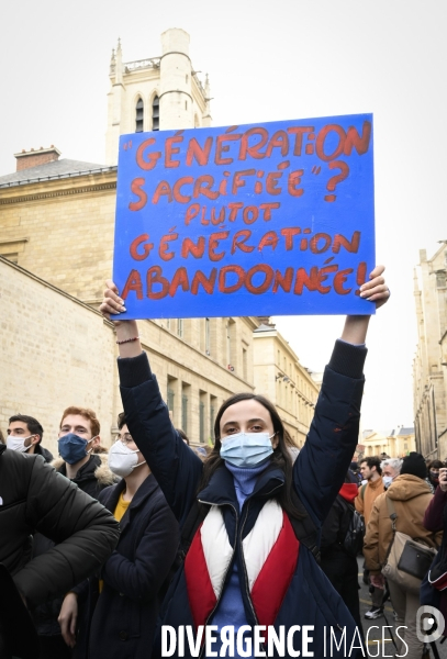 Manifestation des étudiants à Paris. Contre la précarité étudiante et pour la réouverture des universités.