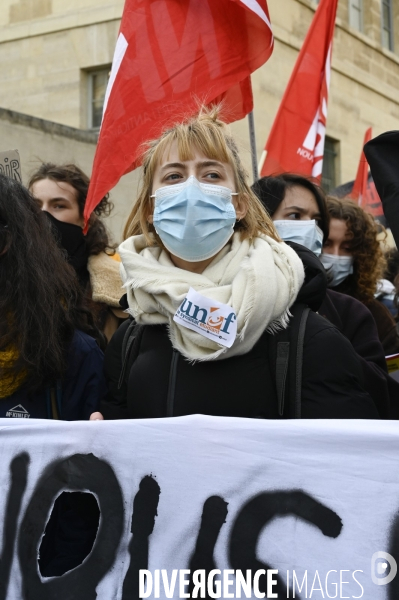 Manifestation des étudiants à Paris. Contre la précarité étudiante et pour la réouverture des universités.