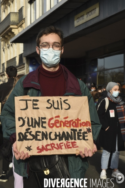 Manifestation des étudiants à Paris. Contre la précarité étudiante et pour la réouverture des universités.