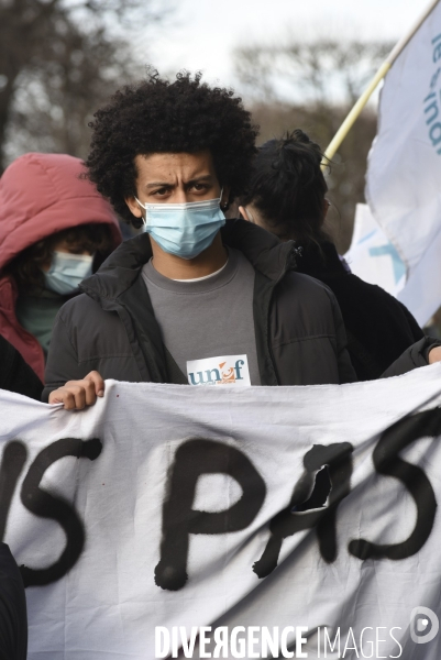 Manifestation des étudiants à Paris. Contre la précarité étudiante et pour la réouverture des universités.