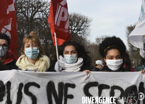 Manifestation des étudiants à Paris. Contre la précarité étudiante et pour la réouverture des universités.