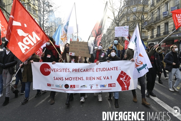 Manifestation des étudiants à Paris. Contre la précarité étudiante et pour la réouverture des universités.