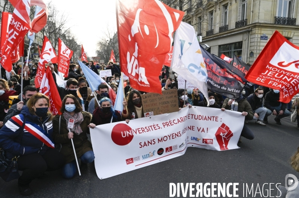 Manifestation des étudiants à Paris. Contre la précarité étudiante et pour la réouverture des universités.