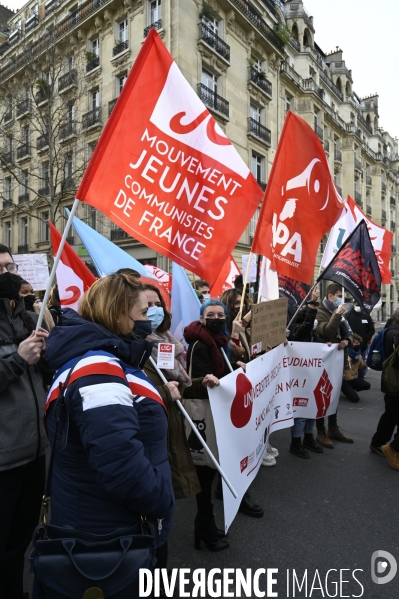 Manifestation des étudiants à Paris. Contre la précarité étudiante et pour la réouverture des universités.