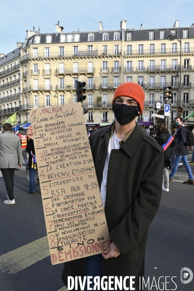 Manifestation des étudiants à Paris. Contre la précarité étudiante et pour la réouverture des universités.