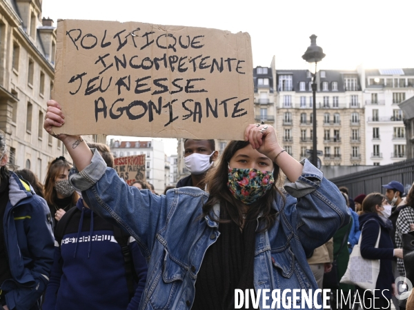 Manifestation des étudiants à Paris. Contre la précarité étudiante et pour la réouverture des universités.