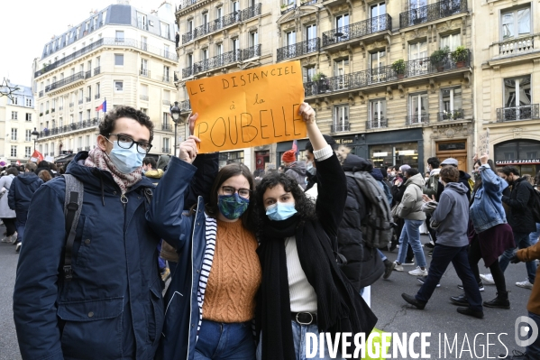 Manifestation des étudiants à Paris. Contre la précarité étudiante et pour la réouverture des universités.