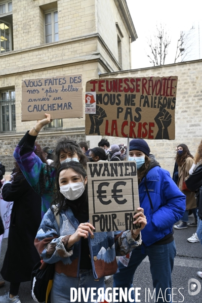 Manifestation des étudiants à Paris. Contre la précarité étudiante et pour la réouverture des universités.