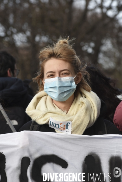 Manifestation des étudiants à Paris. Contre la précarité étudiante et pour la réouverture des universités.