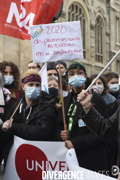 Manifestation des étudiants à Paris. Contre la précarité étudiante et pour la réouverture des universités.