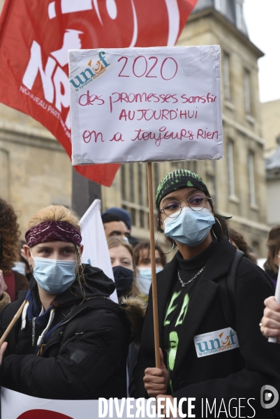 Manifestation des étudiants à Paris. Contre la précarité étudiante et pour la réouverture des universités.