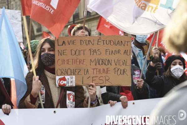 Manifestation des étudiants à Paris. Contre la précarité étudiante et pour la réouverture des universités.