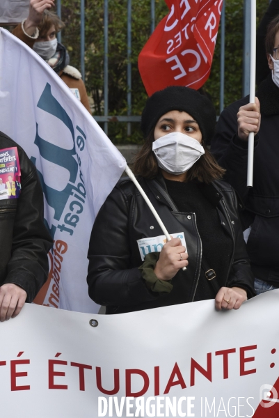 Manifestation des étudiants à Paris. Contre la précarité étudiante et pour la réouverture des universités.