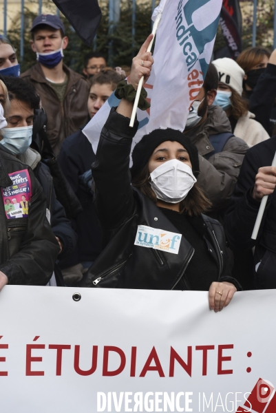 Manifestation des étudiants à Paris. Contre la précarité étudiante et pour la réouverture des universités.