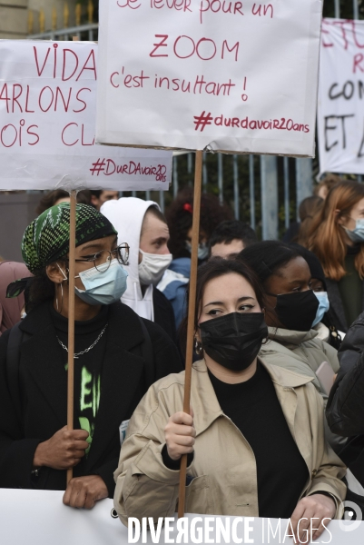 Manifestation des étudiants à Paris. Contre la précarité étudiante et pour la réouverture des universités.