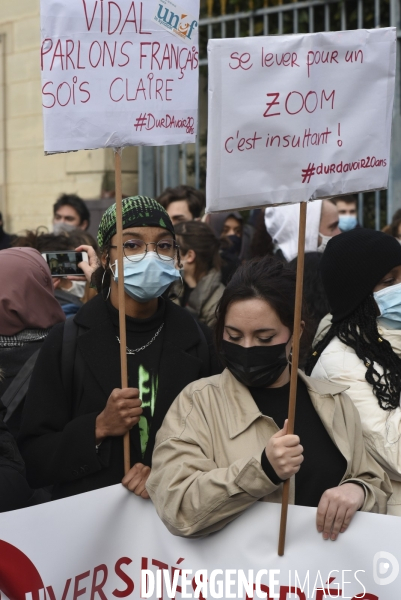 Manifestation des étudiants à Paris. Contre la précarité étudiante et pour la réouverture des universités.