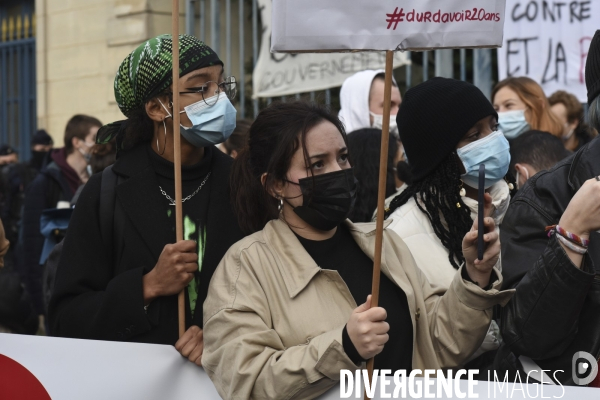 Manifestation des étudiants à Paris. Contre la précarité étudiante et pour la réouverture des universités.