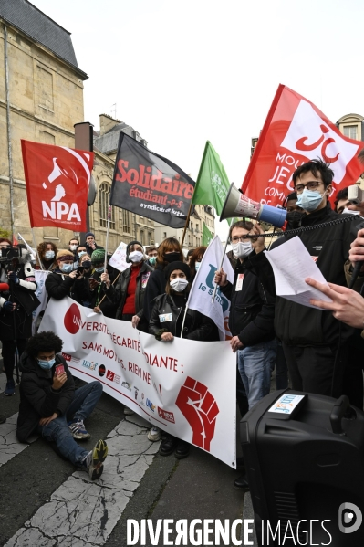 Manifestation des étudiants à Paris. Contre la précarité étudiante et pour la réouverture des universités.