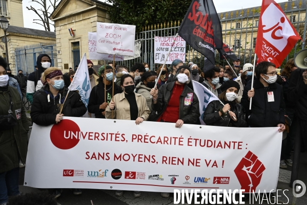 Manifestation des étudiants à Paris. Contre la précarité étudiante et pour la réouverture des universités.