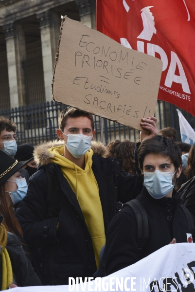 Manifestation des étudiants à Paris. Contre la précarité étudiante et pour la réouverture des universités.