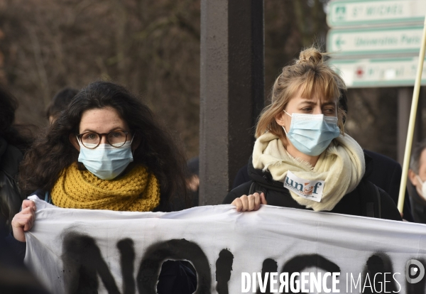 Manifestation des étudiants à Paris. Contre la précarité étudiante et pour la réouverture des universités.