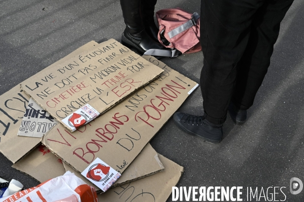 Manifestation des étudiants à Paris. Contre la précarité étudiante et pour la réouverture des universités.