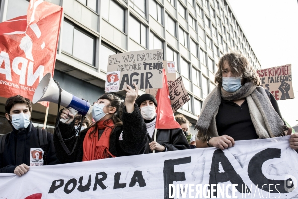 Manifestation des étudiants pour défendre les conditions de vie et d études 20012021