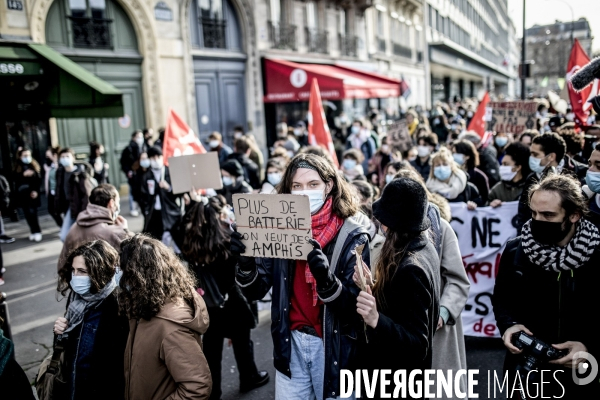Manifestation des étudiants pour défendre les conditions de vie et d études 20012021