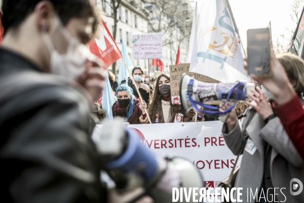 Manifestation des étudiants pour défendre les conditions de vie et d études 20012021