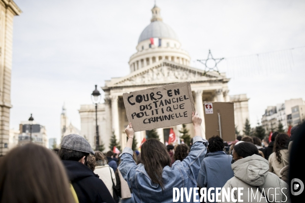 Manifestation des étudiants pour défendre les conditions de vie et d études 20012021