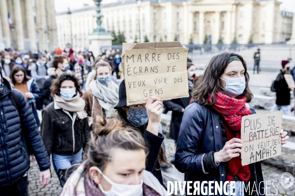 Manifestation des étudiants pour défendre les conditions de vie et d études 20012021