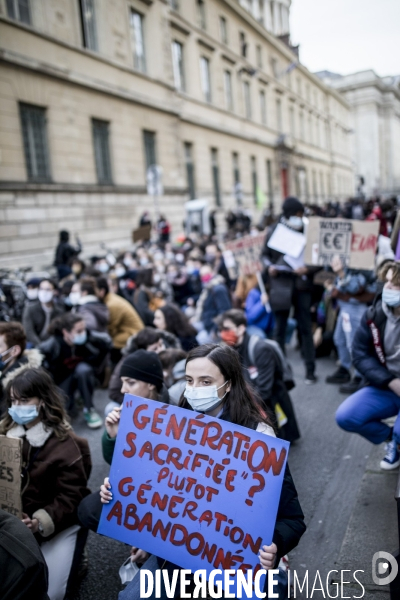 Manifestation des étudiants pour défendre les conditions de vie et d études 20012021