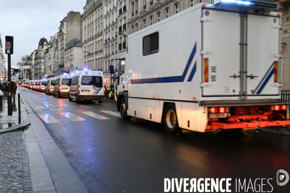 Les parisiens dans la rue un samedi de soldes pandant la pandémie du Covid 19.
